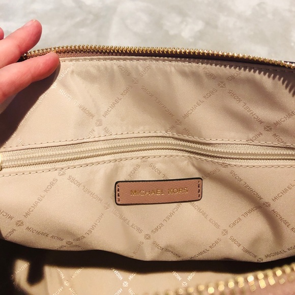 π Michael Kors Pink Cindy Dome Satchel Large NWT - Picture 6 of 8